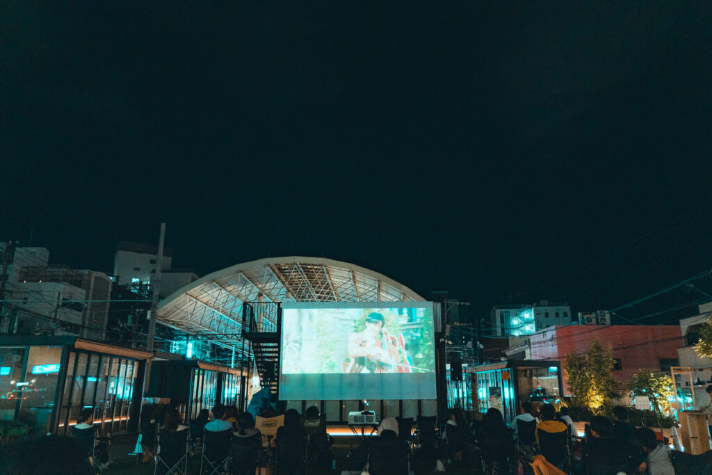 KOI SOTO CINEMA 開催イメージ